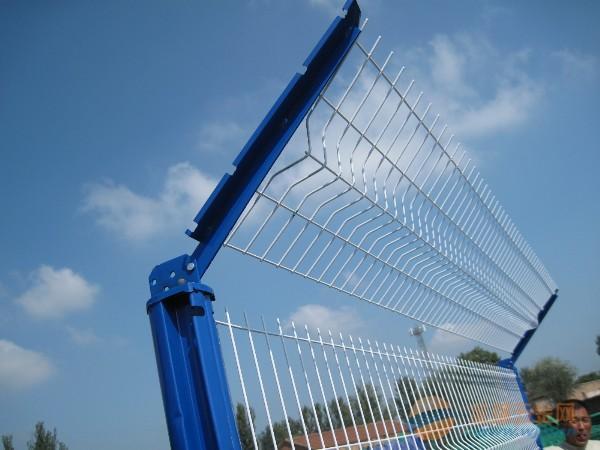 供应产品 供应德瑞克斯围栏网生产厂家  桃形柱围栏报价 产品单价
